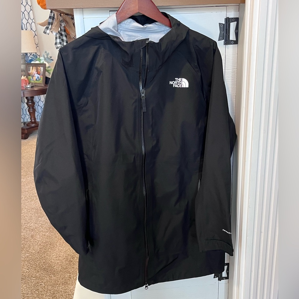 The North Face Futurelight rain and weatherproof jacket women’s Size 1X. 1329